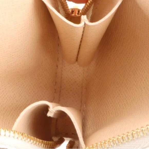 Louis Vuitton Round Coin Purse in By The Pool Monogram Giant Canvas. - Picture 4 of 10